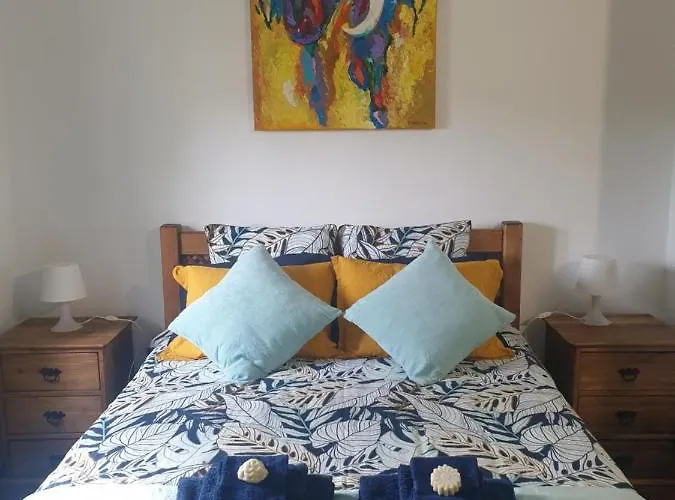 Sondela Self Catering Шале *