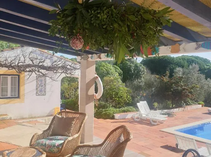 Sondela Self Catering Шале *