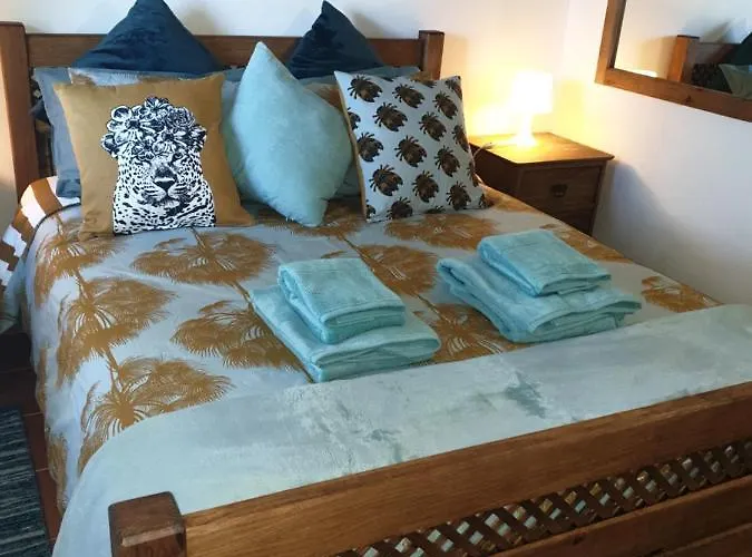 Шале Sondela Self Catering *